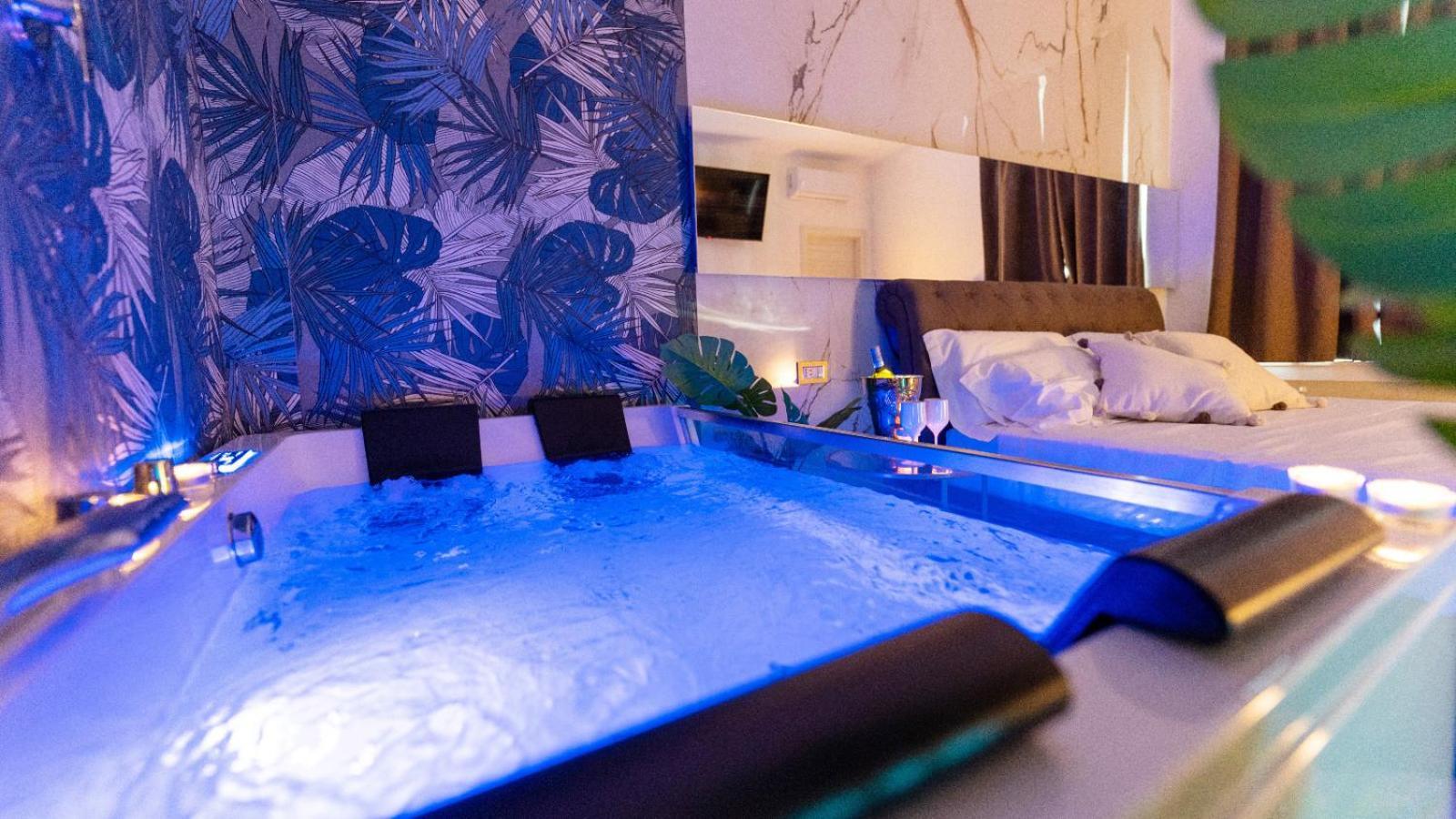 Mazzini Luxury Jacuzzy