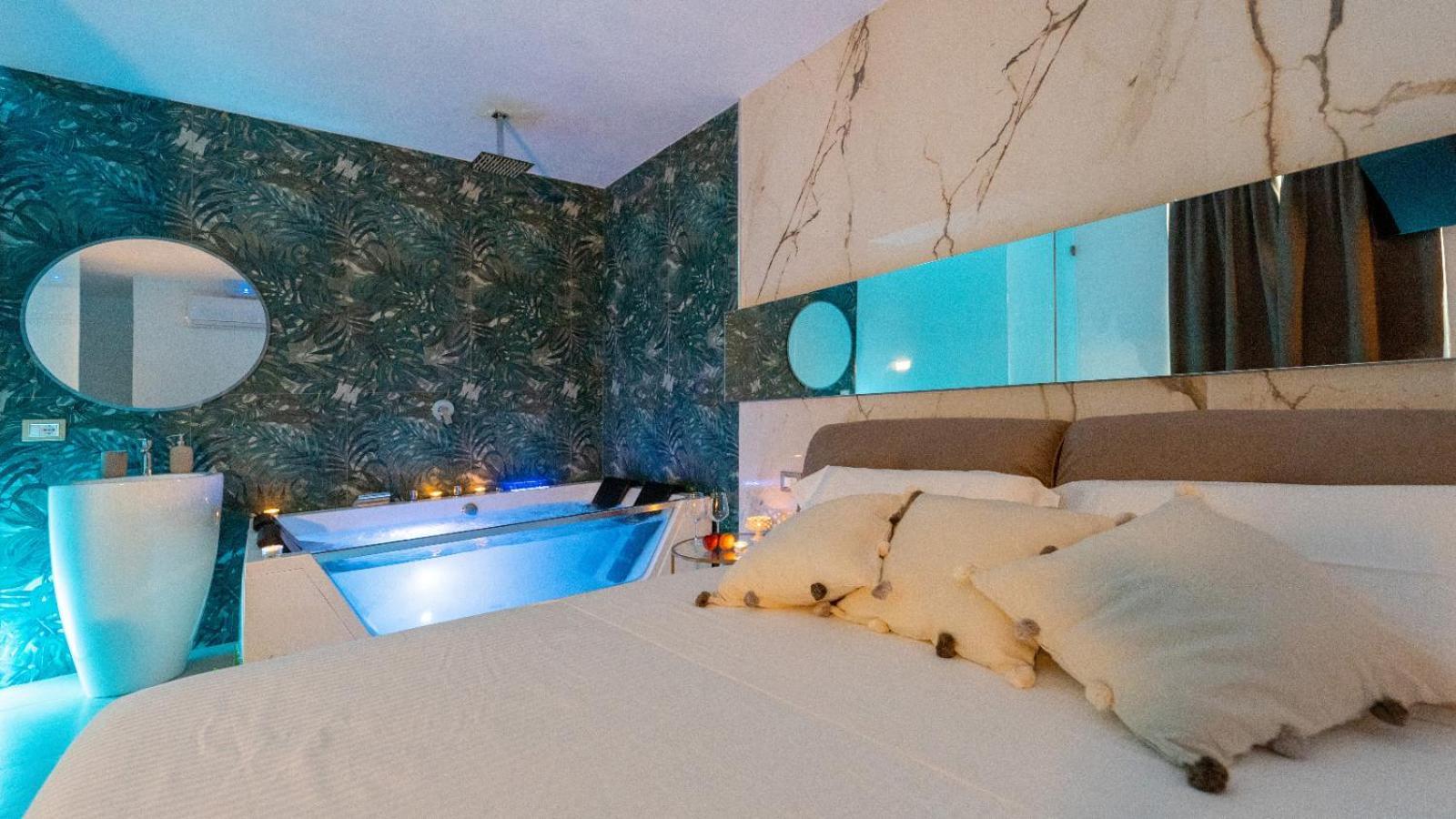 Mazzini Luxury Jacuzzy